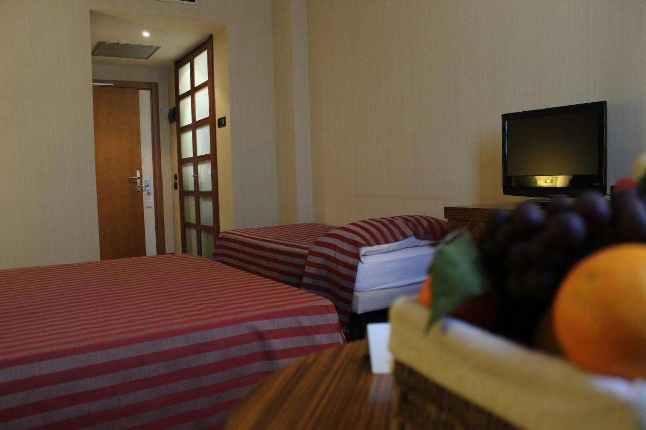 Mh Hotel Piacenza Fiera Exterior photo