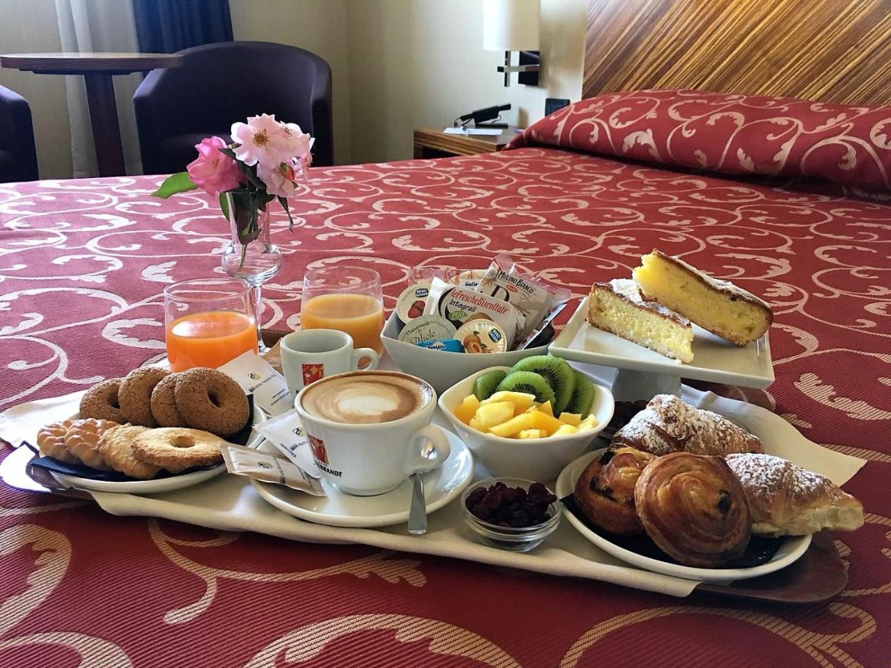 Mh Hotel Piacenza Fiera Exterior photo