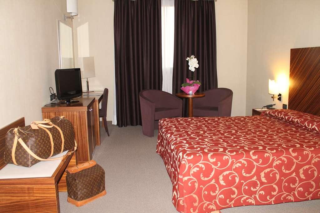 Mh Hotel Piacenza Fiera Room photo